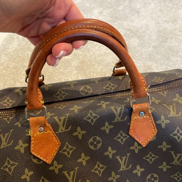 Authentic Louis Vuitton Speedy 35! Vintage bag! Comes with lock and key - Picture 5 of 17